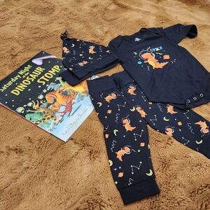 🆕️ Dinosaur Print Kids Matching Pajama Set With Book. Perfect Gift Set.